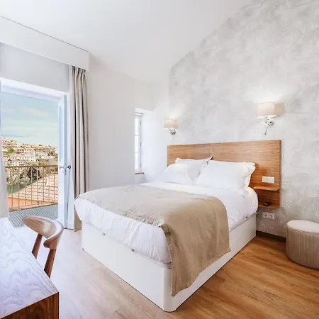 Апартаменты Casa Andorinhas - 1 Bedroom Sleeps 4